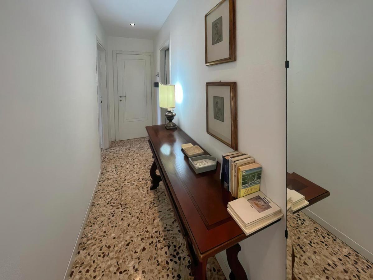 Вилла Casa Vacanze Le Violette Брунате Экстерьер фото